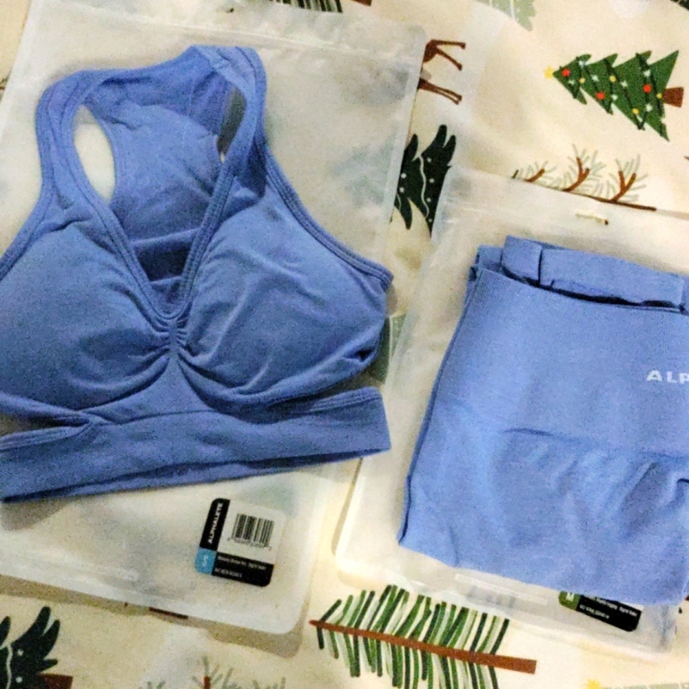 Alphalete Amplify Bra and Leggings